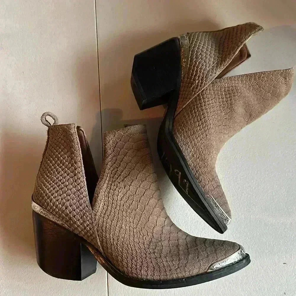 Jeffrey Campbell - Picture 5 of 10